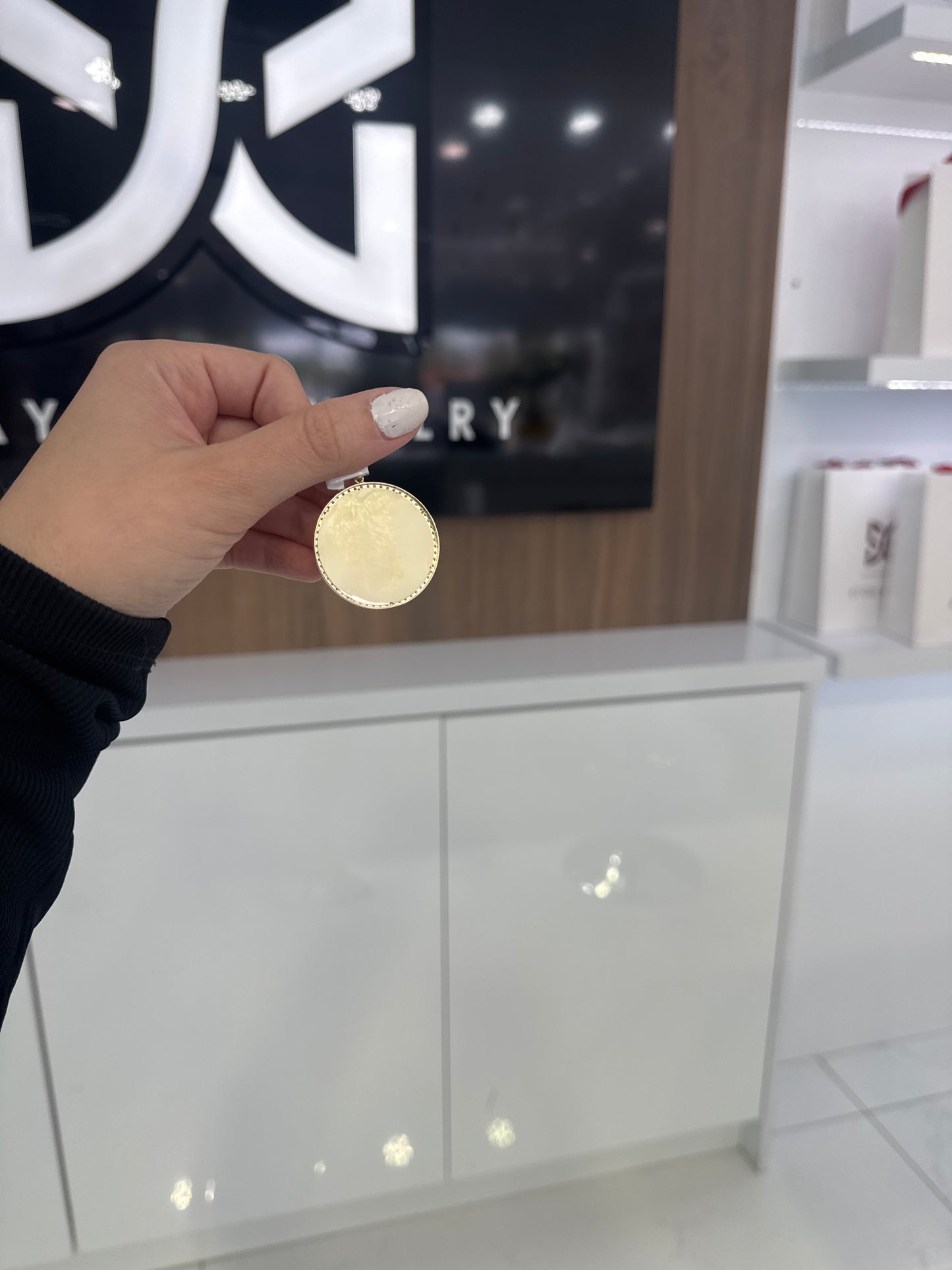 10K Medium Picture Pendant