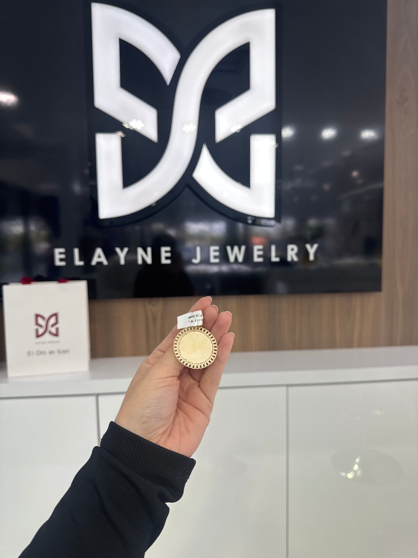 10K Picture Pendant