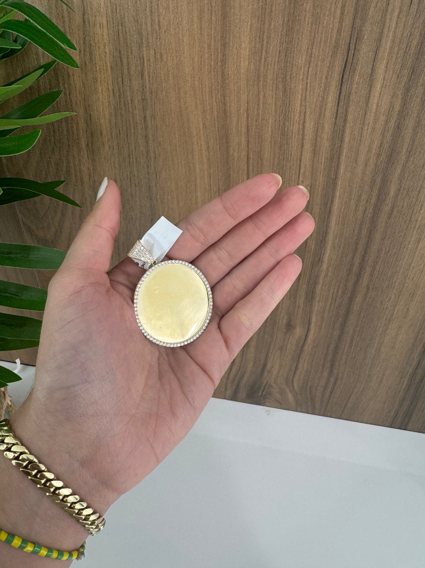 10K Picture Pendant