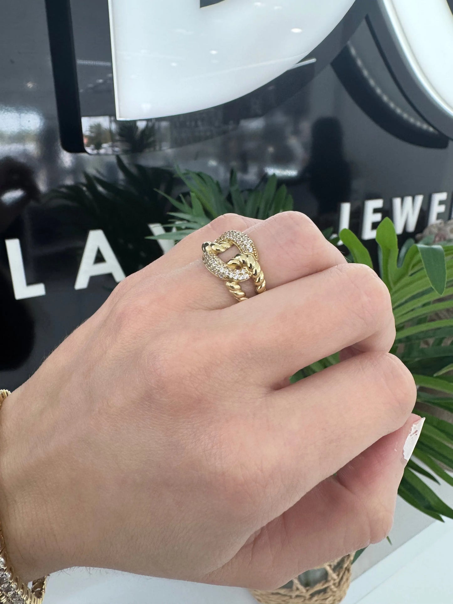 10K Esencie Ring My Store