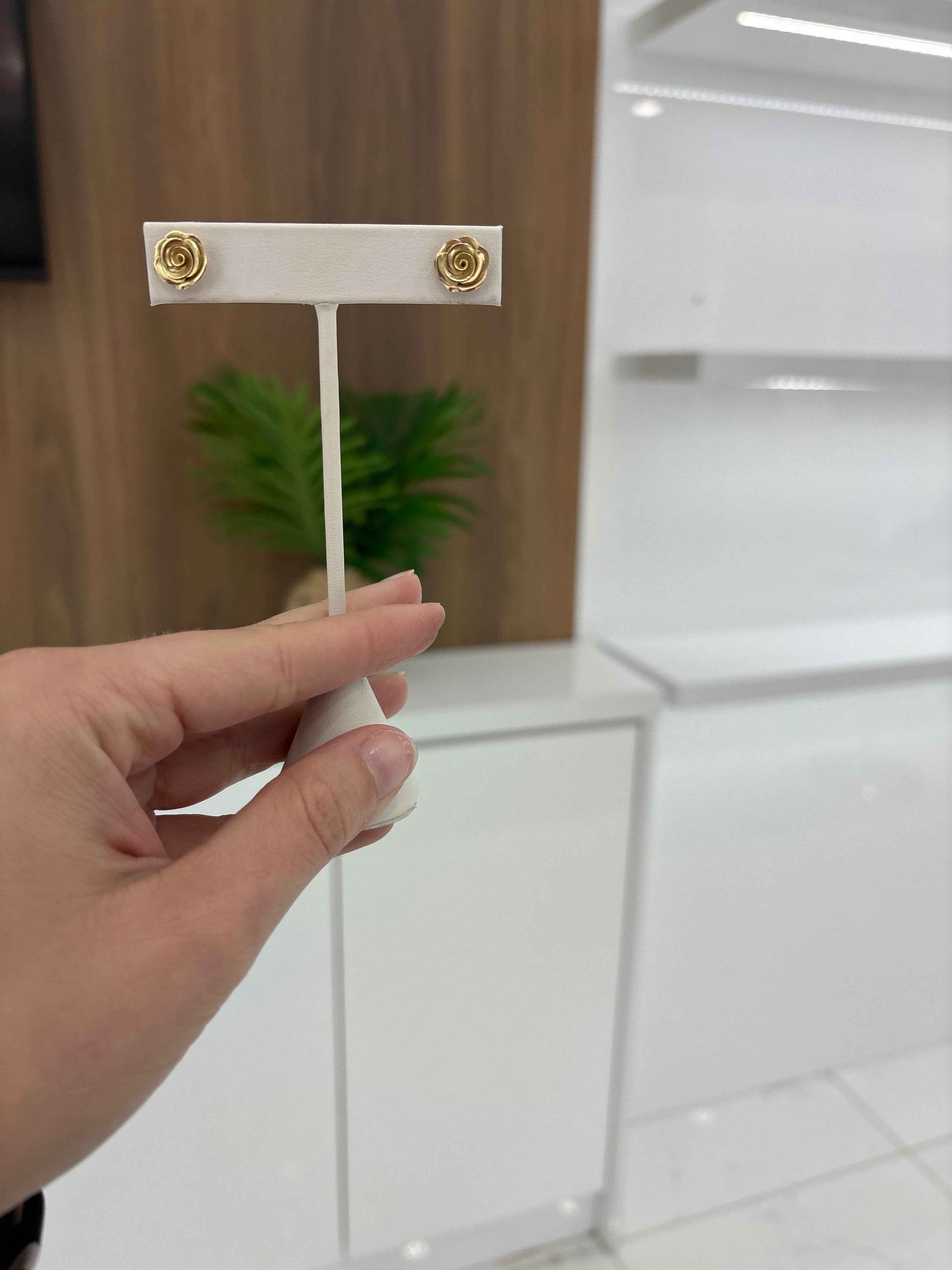 10 Karat Roses Earring