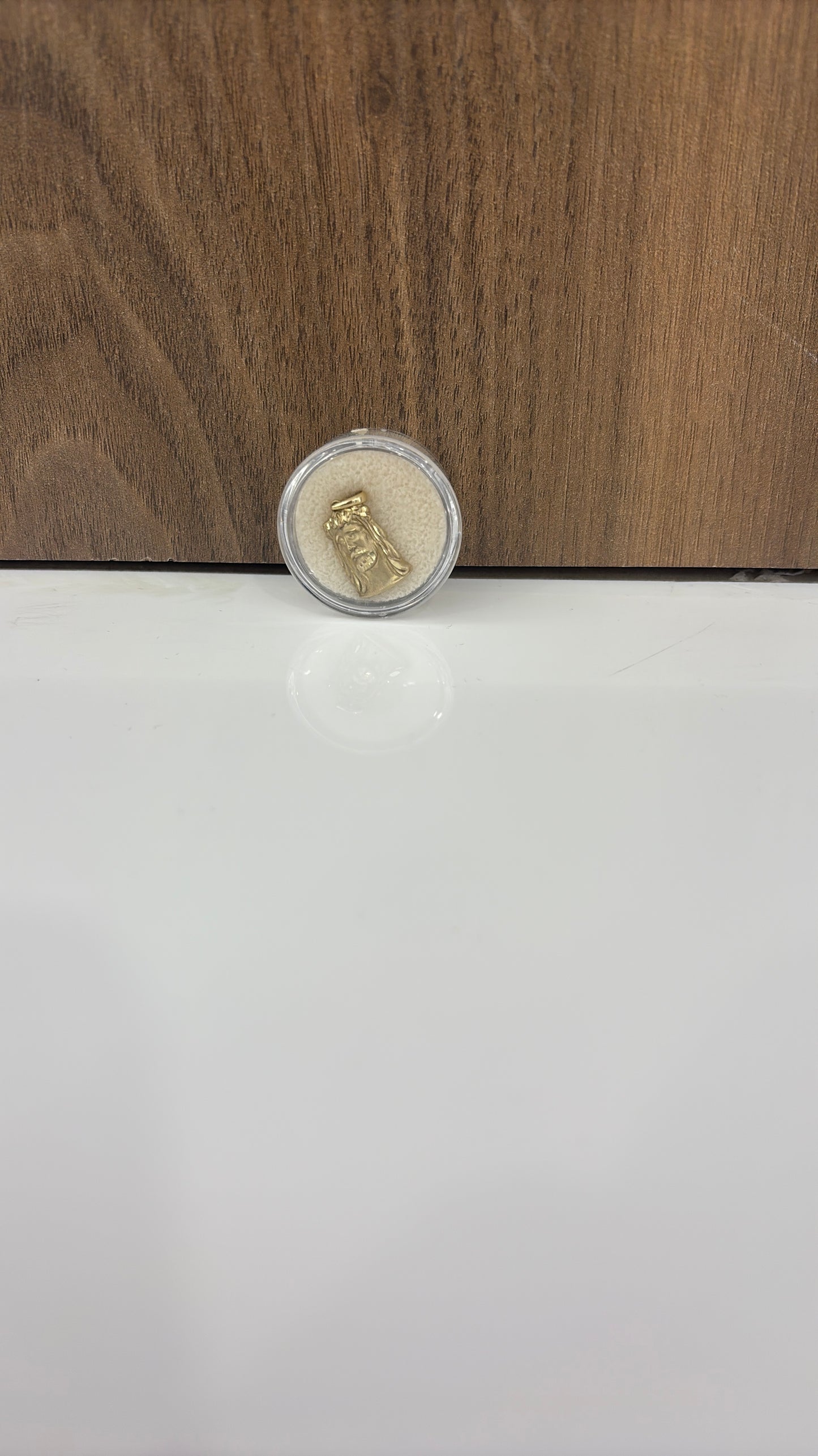10 karat Jesus Pendant