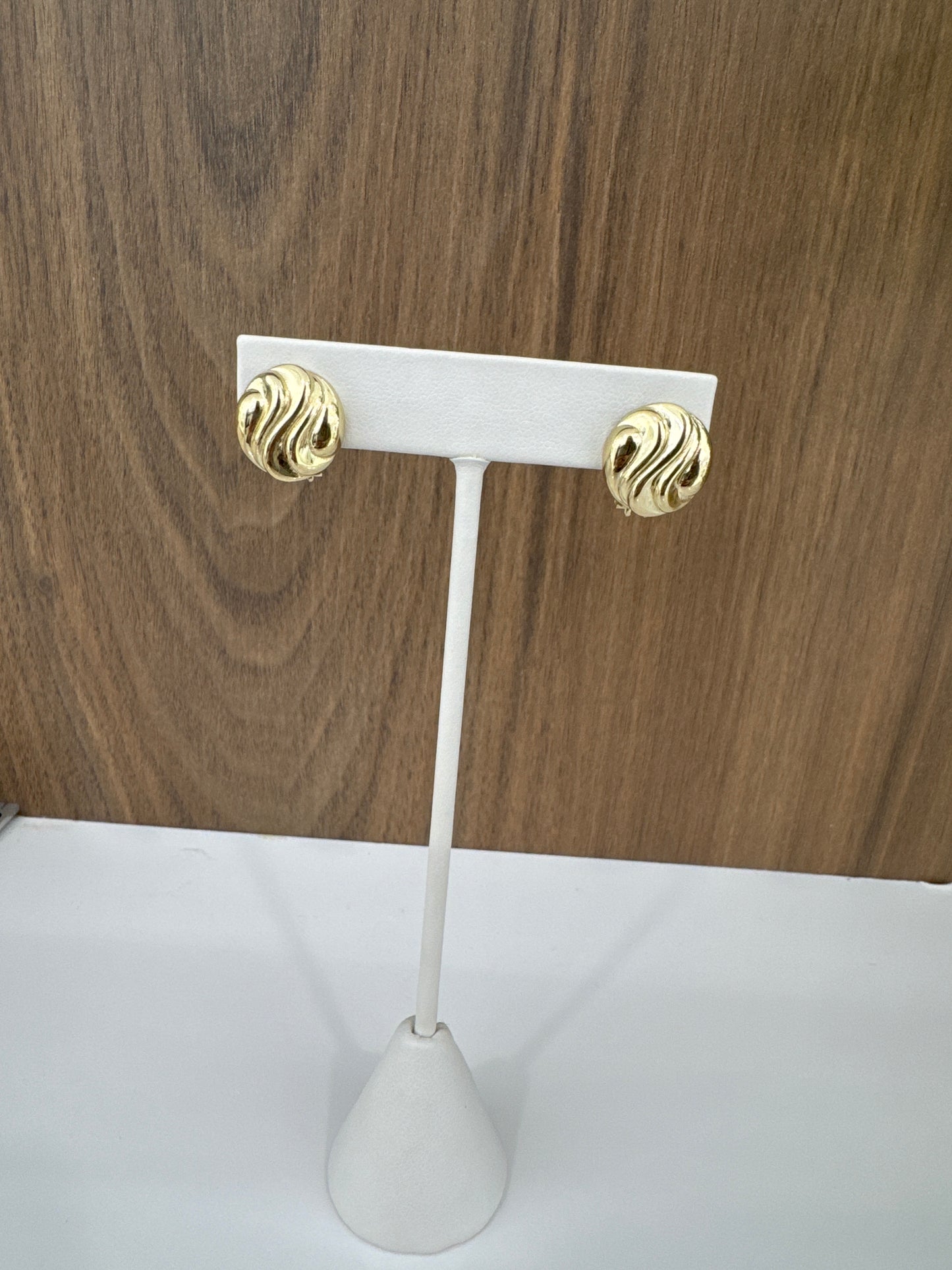 10K Round Omega Earring