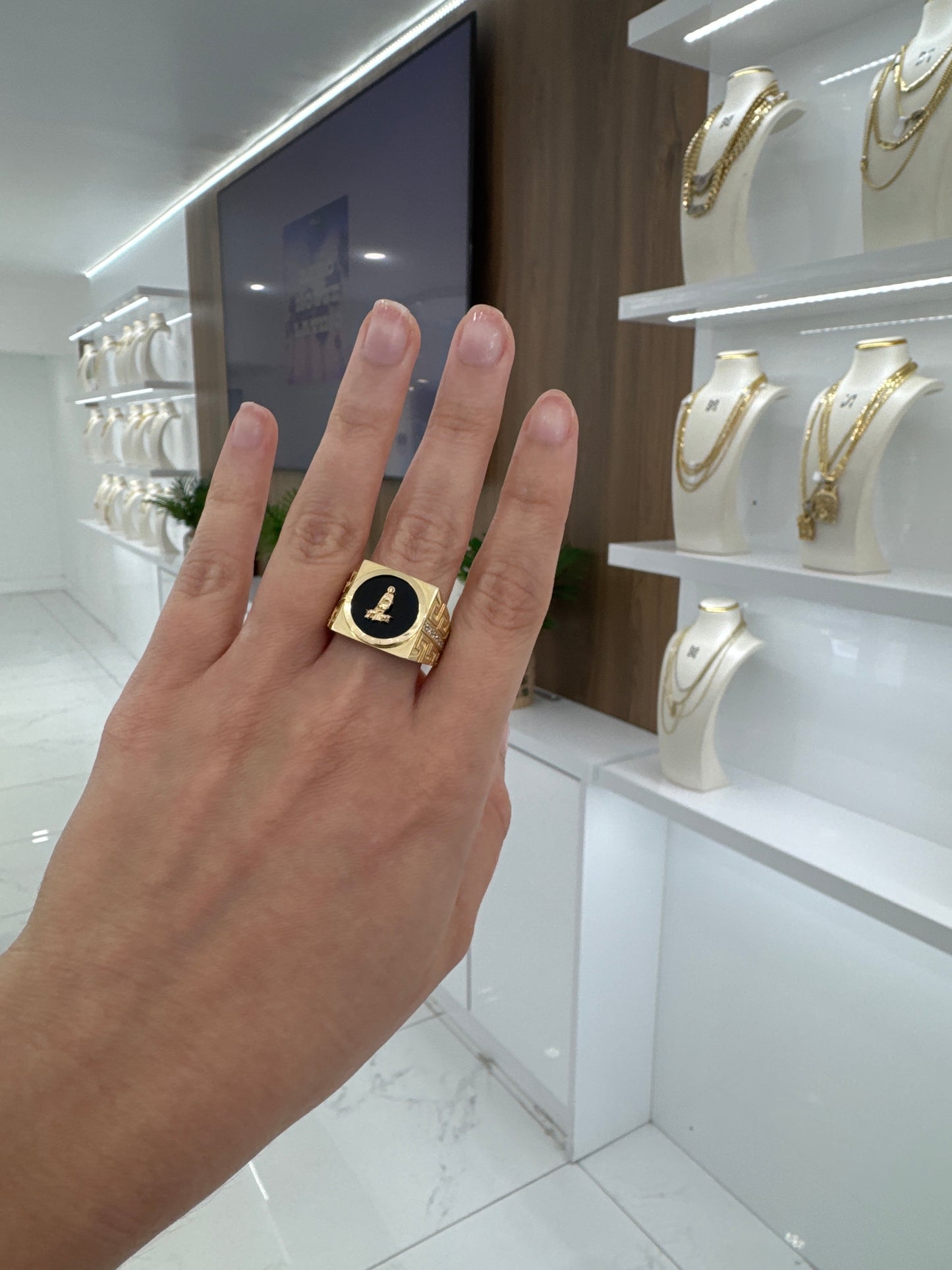 10K San Lazaro Ring My Store