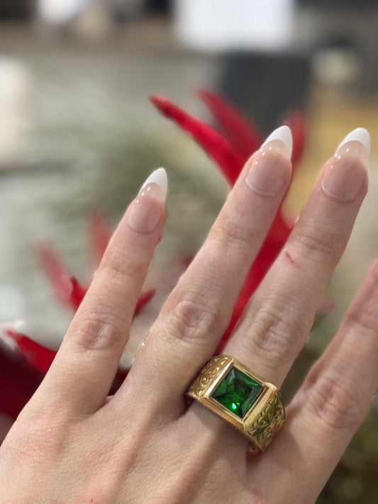 10K Green Stone Ring