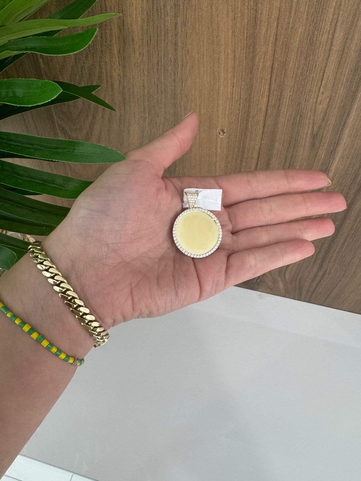 10K Picture Pendant