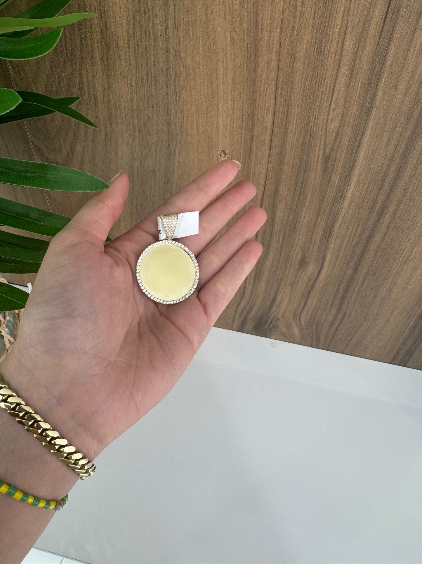 10K Picture Pendant