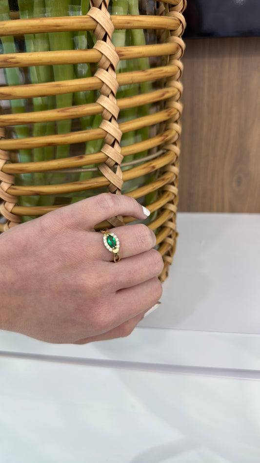 10K Green Stone Ring Size 71/2