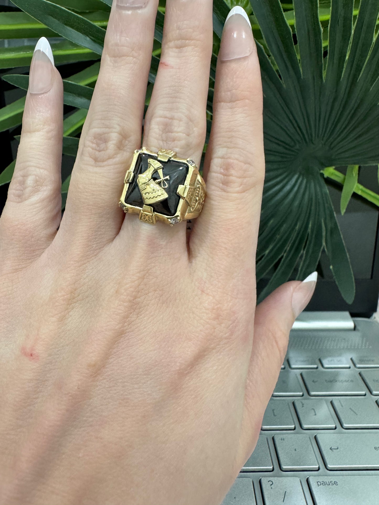 10K Nefertiti Ring