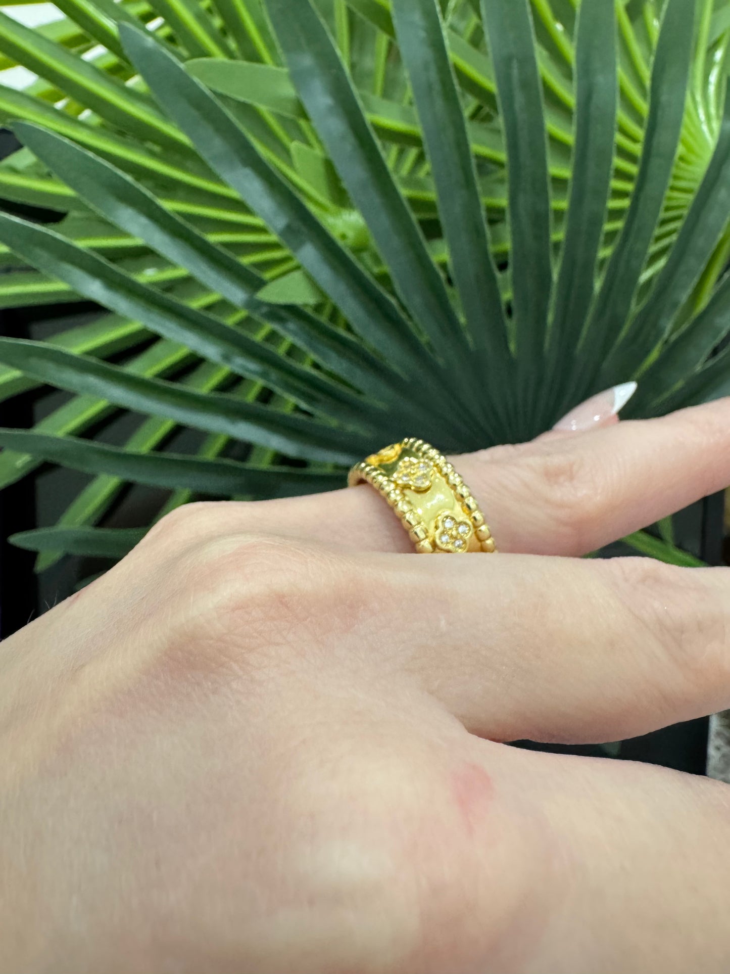 10K Clover Band Ring