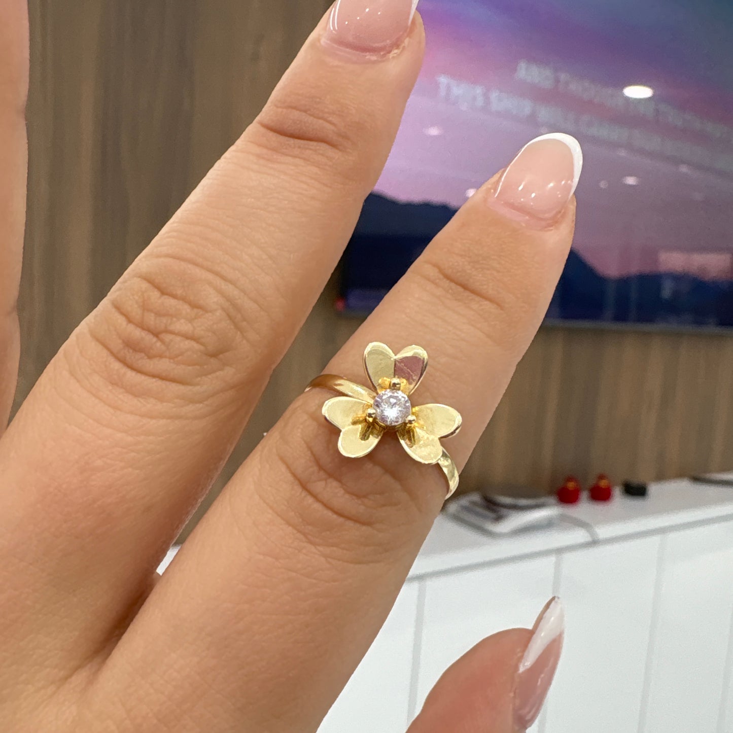 14k Flower Ring 7.5 1.7g