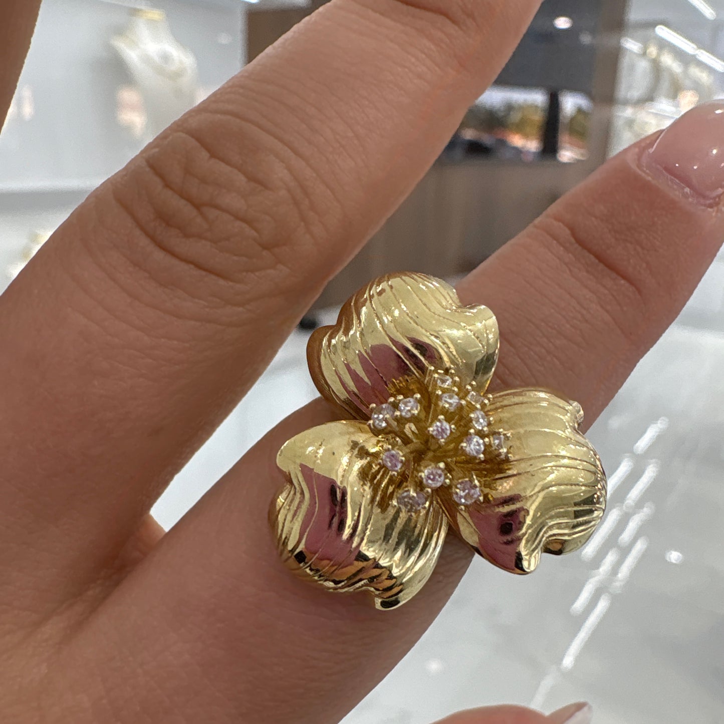 14k Flower ring 5.7g 8